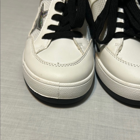 Vintage Havana White Sneakers with Black Accents - Picture 7 of 7